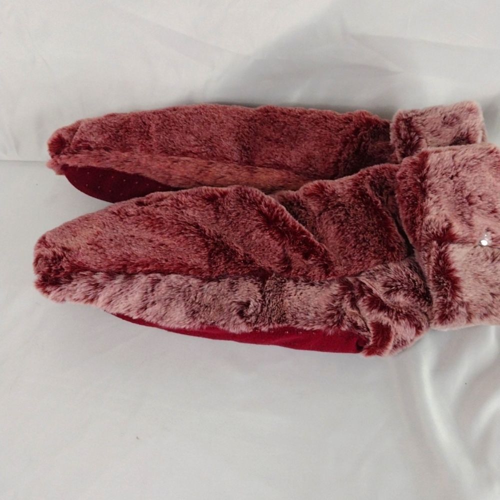 Women's size medium to large faux fur foot warmers fit shoe size 8 to 10
